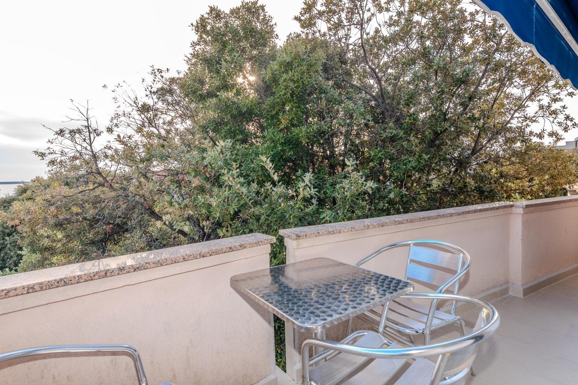 Tauzer Apartment *